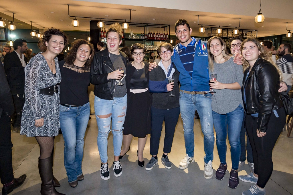 Inaugurazione Payanini Center foto gruppo ragazze zanni 2018