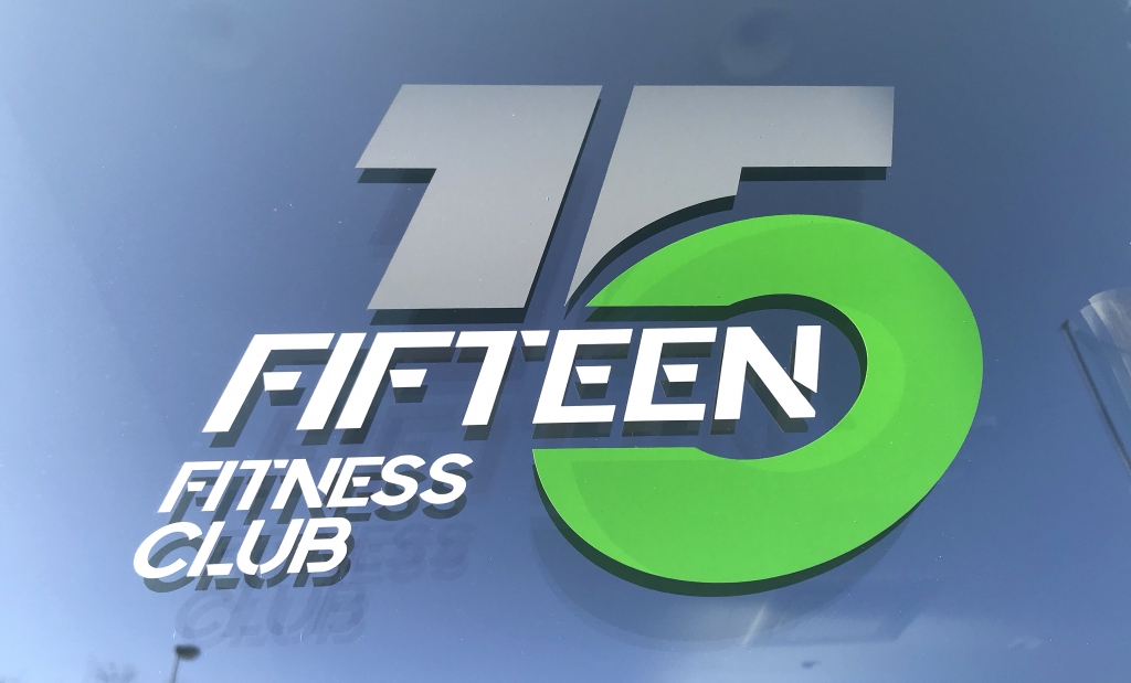 fifteen foto logo vetro